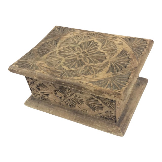 Antique American Pioneer Chip Carved Wood Box For Sale