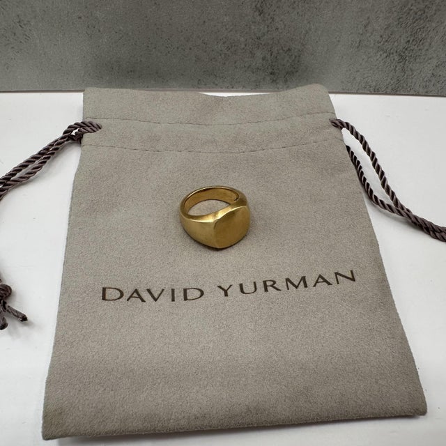 Designer David Yurman Signet Ring 18kt Yellow Gold Size 5 With Pouch For Sale In New York - Image 6 of 7