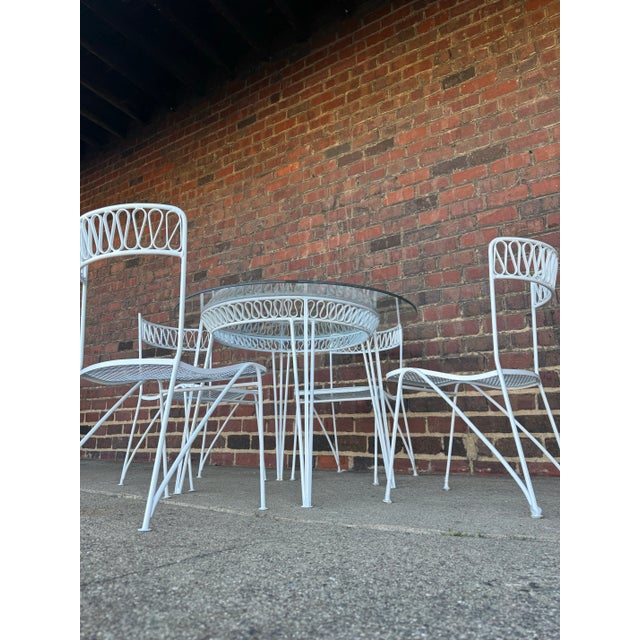 Freshly powder-coated in crisp white, this rare 1950s Salterini ‘Ribbon’ patio set is Mid-Century magic for your outdoor...