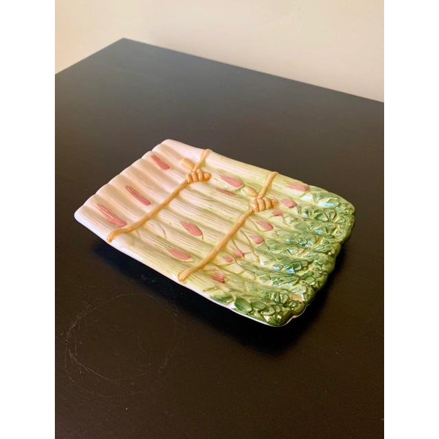 A gorgeous majolica ceramic asparagus dish or spoon rest Portugal, Circa 1980s Measures: 7.25"W x 5"D x 0.75"H Very good...