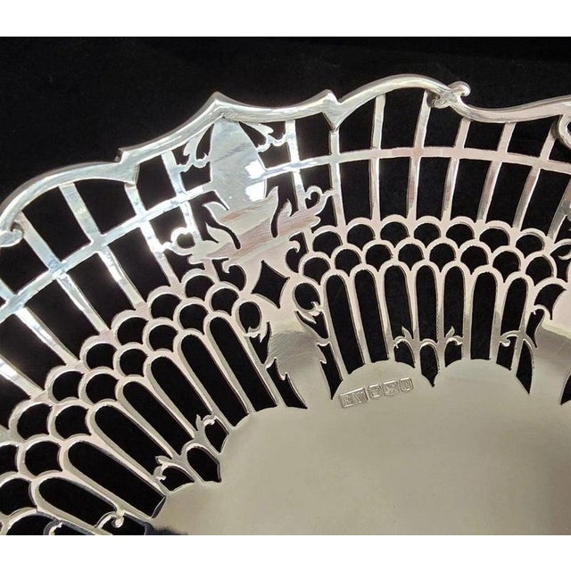 Mid-Century Sterling Silver Pierced Pedestal Bowl from Viners LTD, Sheffield, 1962 For Sale - Image 4 of 18