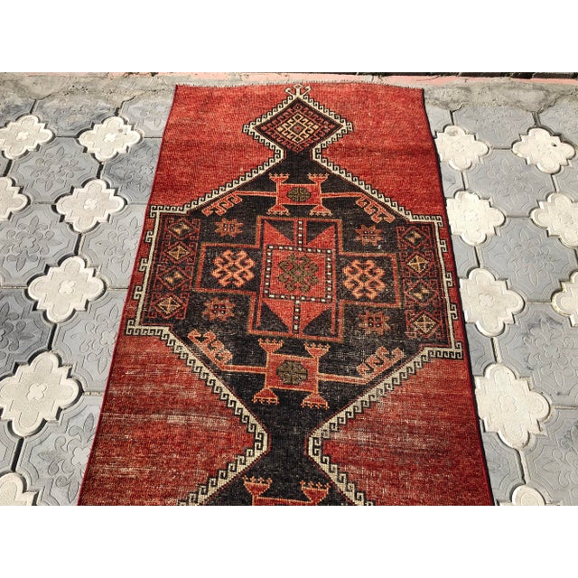 1960s Oushak Runner - 3′1″ × 11′9″ For Sale - Image 4 of 9