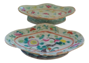 19th C. Chinese Export Serving Dishes, a Pair