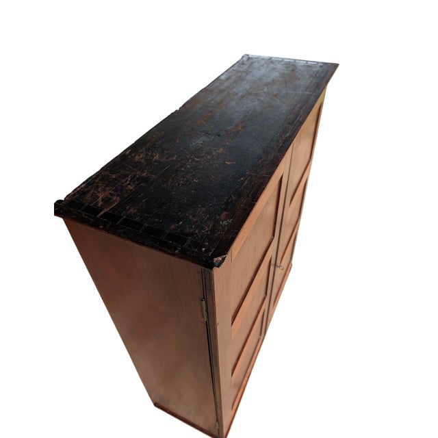 Early 20th-Century Desktop Specimen & Document Cabinet With Working Key For Sale - Image 4 of 18