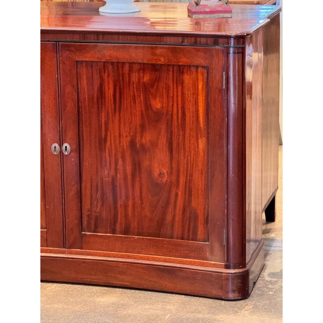 19th Century 19th Century George III Concave Cabinet For Sale - Image 5 of 14