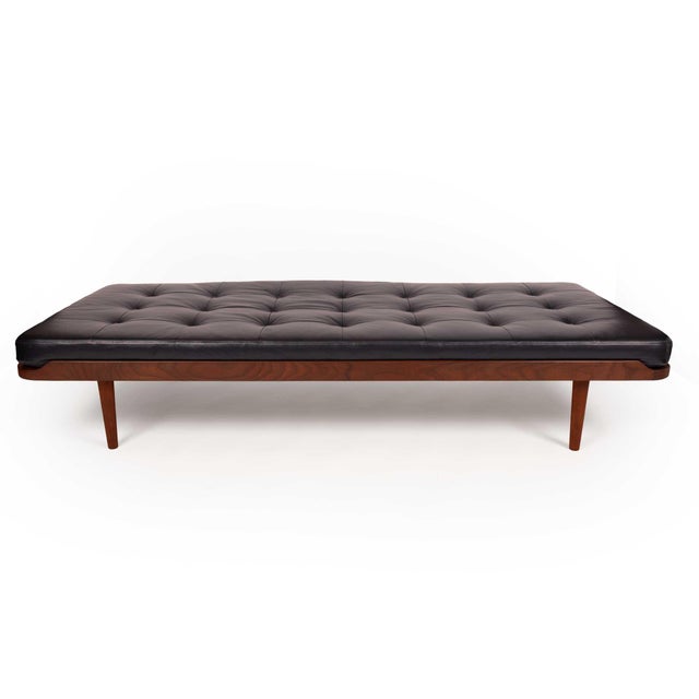 1960s Vintage Mid-Century Modern Teak Daybed in Black Tufted Leather For Sale - Image 5 of 7