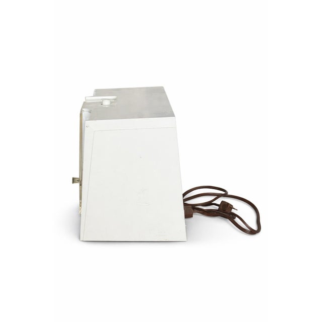 Mid-Century Modern Vintage Zenith “Sleep Switch” Clock Radio – Mid Century Modern – Cream - Runs - 1950s For Sale - Image 3 of 3