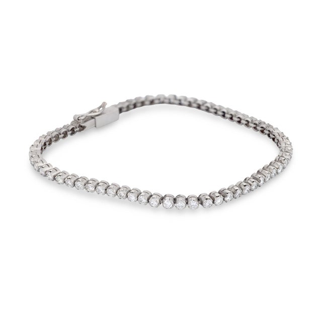 Vintage 3.10 Carat Total Weight Diamond 18k White Gold Tennis Bracelet For Sale - Image 4 of 6