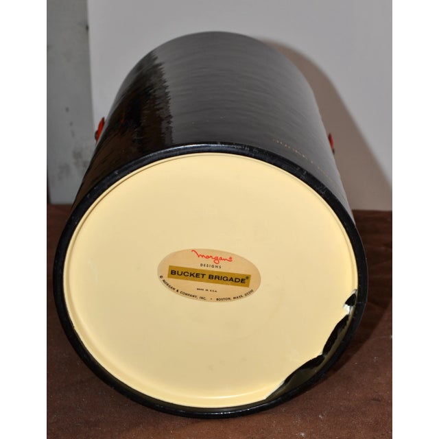 1970s Morgan & Company Bucket Brigade Ice Bucket Pop Art Glossy Black Vinyl Red Handle Lucite Knob For Sale - Image 10 of 13