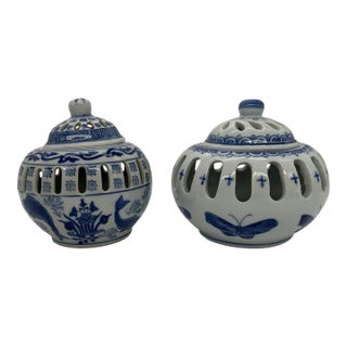 Vintage Chinoiserie Reticulated Lidded Potpourri Incense Jars - A Pair For Sale