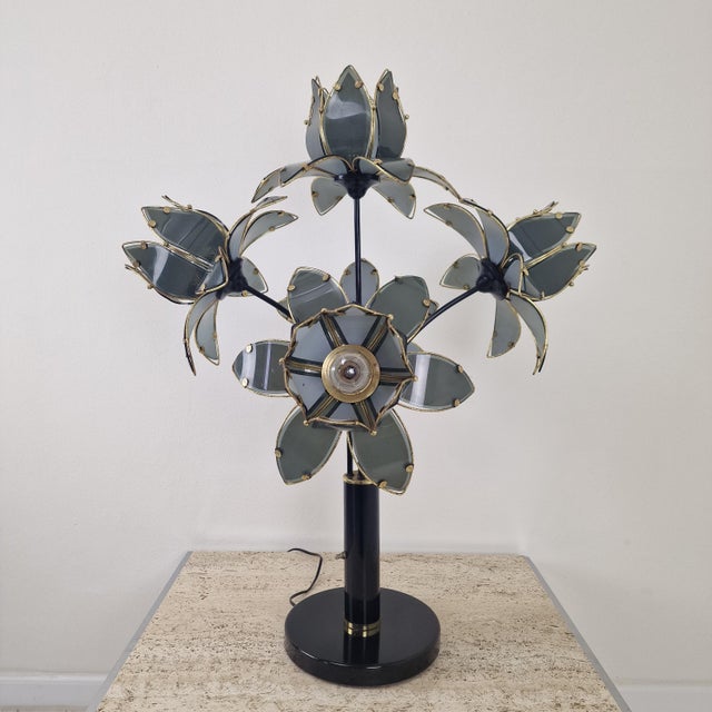 Mid-Century Modern Hollywood Regency Five-Light Lotus Flower Table Lamp in Smoked Glass, 1980s For Sale - Image 3 of 18