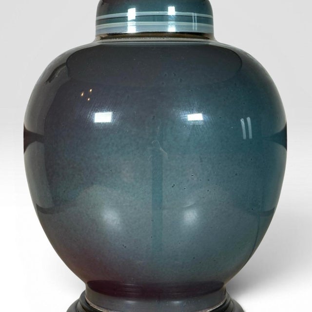 Vintage Hollywood Regency Ombre Ceramic Ginger Jar Table Lamp With Navy Pleated Shade For Sale - Image 4 of 11