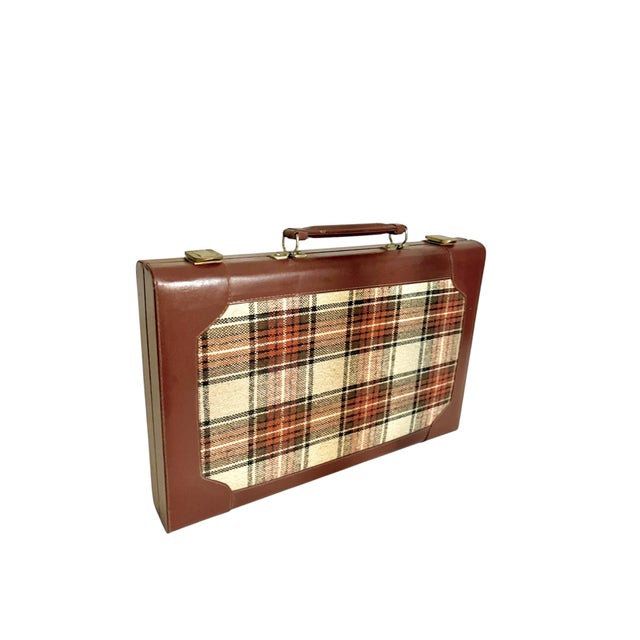 A wonderfully stylish vintage backgammon set housed in a compact leatherette and tartan-covered travel case. The handsome...