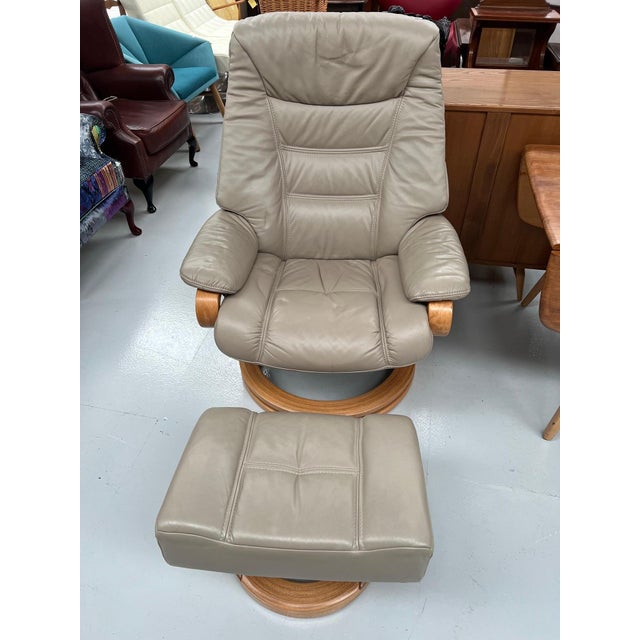 Set of Beige Leather Swivel Recliner Chair and Ottoman from Stressless, 2000s For Sale - Image 10 of 10