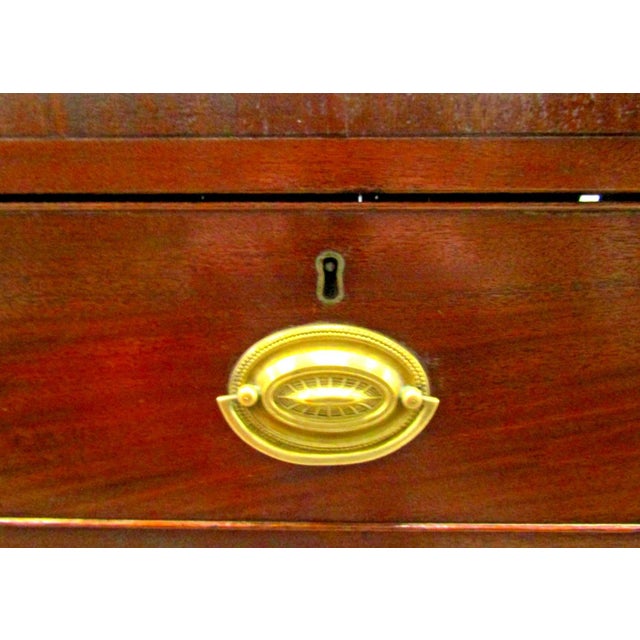 Early 19th Century Federal Style Mahogany Chest of Drawers For Sale - Image 4 of 16