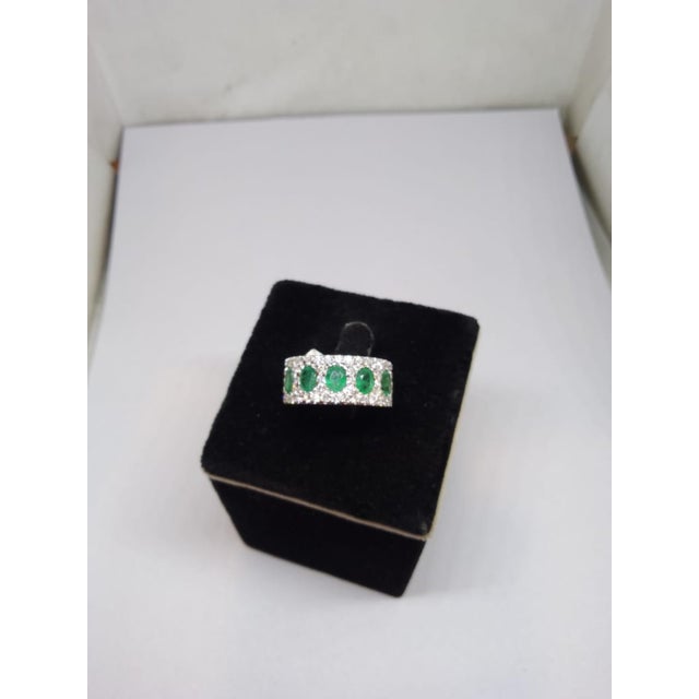 2020s Natural 18k Gold Emerald Halo Ring With 1.06ct Diamonds, New For Sale - Image 5 of 8