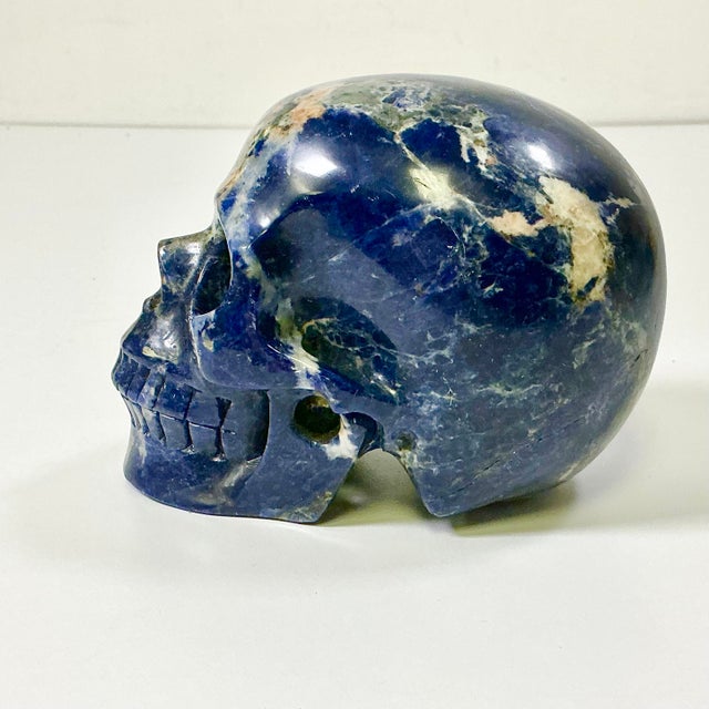 1970s Vintage Abstract Expressionism Boho Chic Hand Carved Navy Sodalite Stone Skull Sculpture, Halloween For Sale - Image 14 of 15