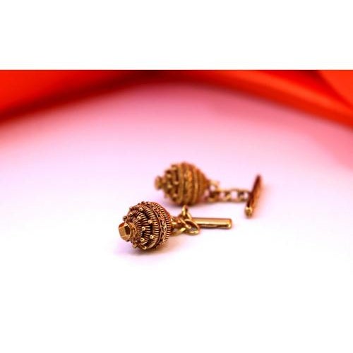 Gold Cufflinks in Filigree Pine Cone Shape and Plaited Crossbars, Set of 2 For Sale - Image 3 of 6