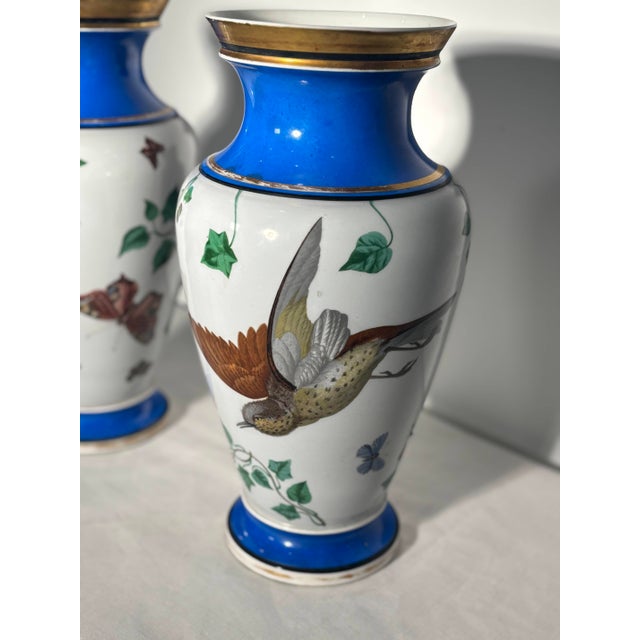 Paris Porcelain Vases with Naturalistic Decoration with Birds and Butterflies, 19th Century, Set of 2 For Sale - Image 8 of 17