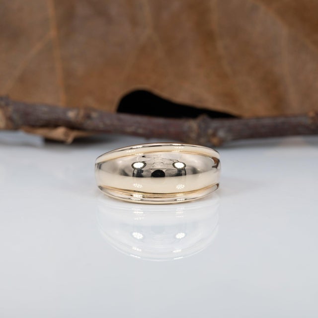 2020s Estate Plain Band Ring in Solid 14k Yellow Gold – Classic Minimalist Band Ring, Size 6.75 For Sale - Image 5 of 9