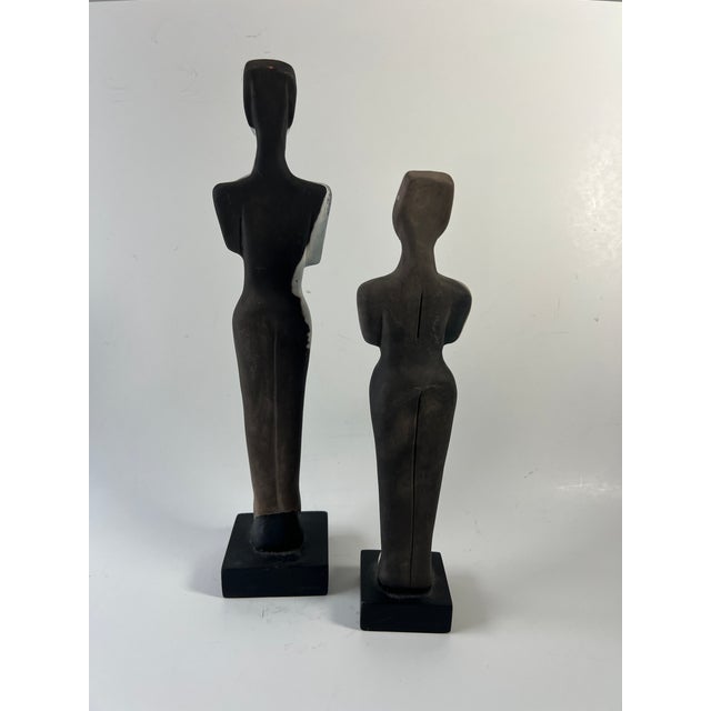 Late 20th Century Contemporary ’Goddesses’ Cycladic Style Ceramic Sculptures by Cynthia Aldrich - Set of 2 For Sale - Image 4 of 6