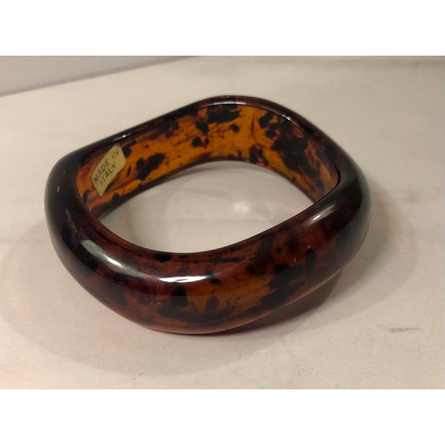 Plastic 1970s Italian Lucite Tortoise Shell Abstract Bangle For Sale - Image 7 of 10