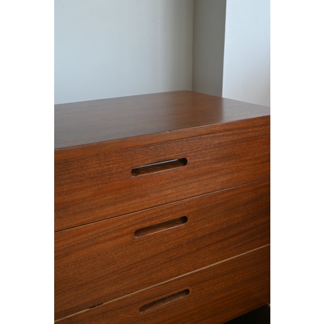 Wood Dunbar Chests of Drawers in Mahogany, a Pair For Sale - Image 7 of 7
