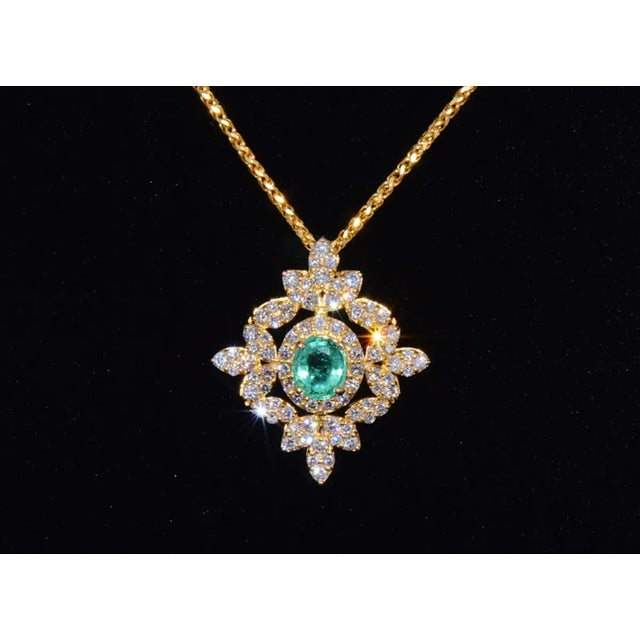 Gemstone Natural 5.21Cts VS F Diamond Colombian Emerald 18K Solid Gold Pendant For Sale - Image 7 of 8