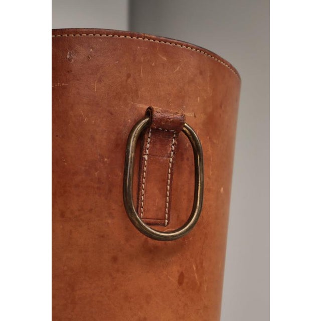 Paper Basket in Patinated Saddle Leather and Brass attributed to Carl Auböck, 1950s For Sale - Image 6 of 11
