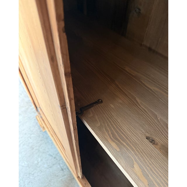 Antique Linen Cupboard in Pine For Sale - Image 13 of 15