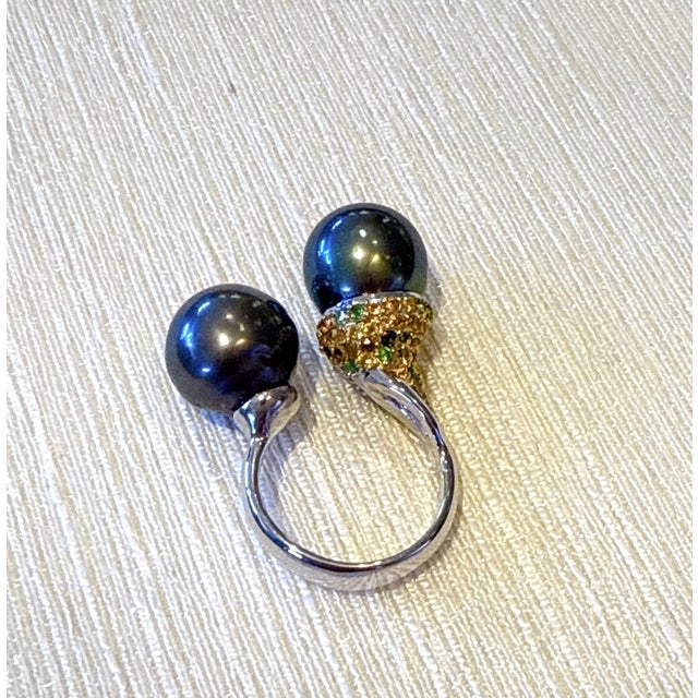 Bochic “Orient” Vintage South Sea Pearl & Fancy Sapphires Ring Set 18K Gold & Si For Sale In New York - Image 6 of 9