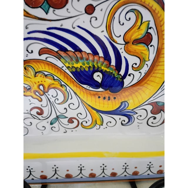 Amber 20th Century Hand-Painted Deruta Raffaellesco Square Ceramic Platter For Sale - Image 8 of 12