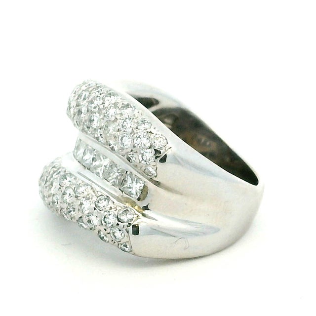 Metal Italian 18k White Gold Diamond Crossover Ring, 3.74 Carats, Size 5.75 For Sale - Image 7 of 13