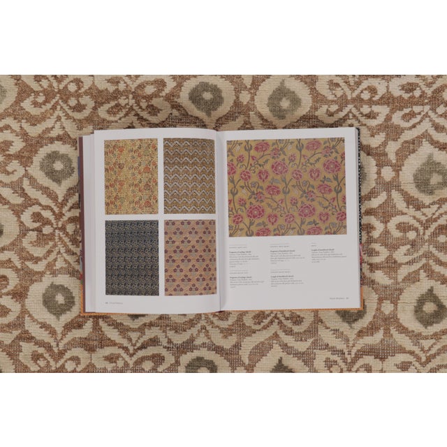 Ivory Contemporary Floral Block Print Wool & Natural Silk Runner by Rug & Kilim, India For Sale - Image 8 of 9