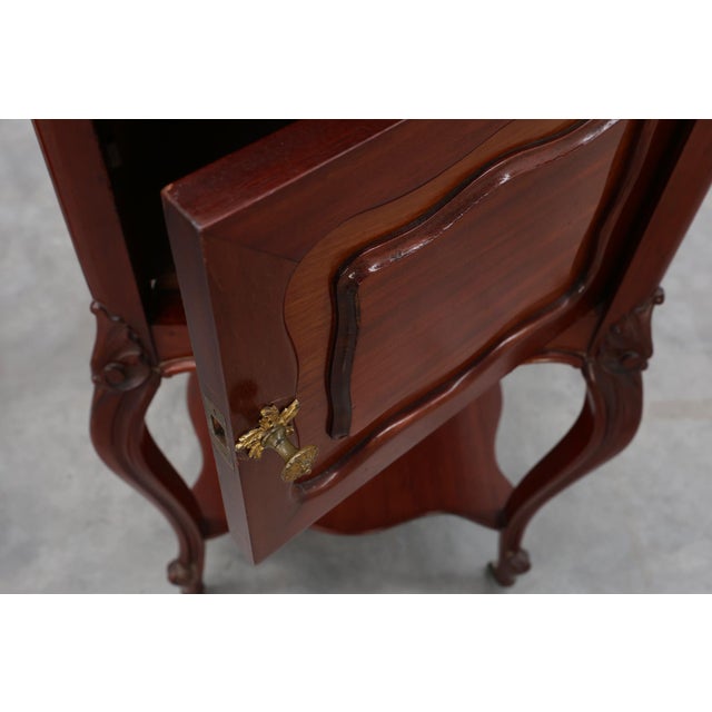 Walnut Louis XV Nightstands with Carrara Marble Tops, France, 1900, Set of 2 For Sale - Image 9 of 17