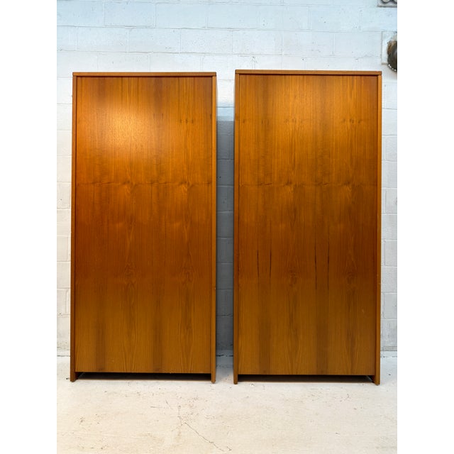 Pair of Vintage Teak Bookcases by Sun Cabinet Co. For Sale In New York - Image 6 of 9