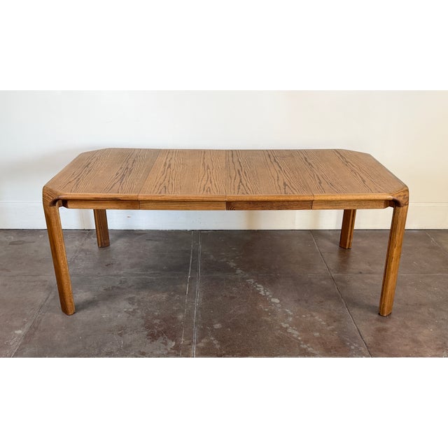 1970's oak dining table in good vintage condition. Lou Hodges for Generation 80. Some patina on the wood, minor scratches....