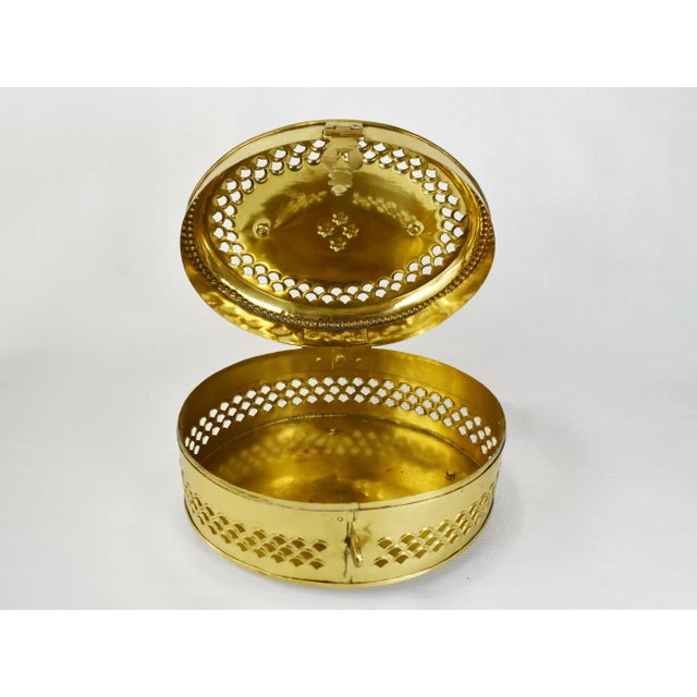 Brass Early 20th Century Vintage Oval Brass Betle Nut Box Hinged Trinket Jewelry Box For Sale - Image 8 of 10