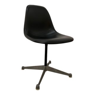 1960s Vintage Herman Miller Eames Chair For Sale