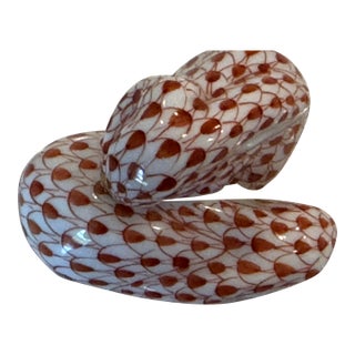 Classic Red Rust Fishnet Pattern Herend Hand Painted Nestled Bunny Rabbits W/ 22k Gold Accents For Sale