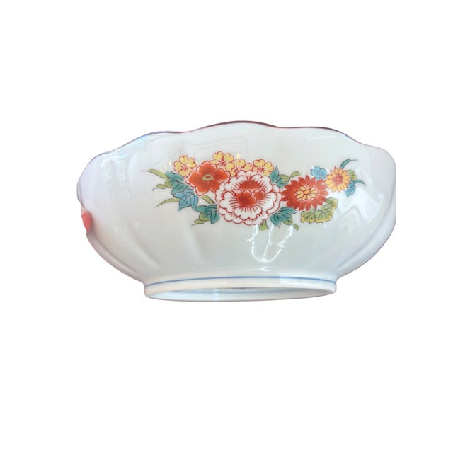 Beautiful contemporary Japanese Arita-yaki (Arita ware) porcelain serving / decorative bowl 8.25” diameter & 2.5” tall...