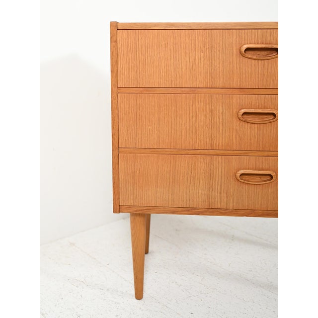 1960s Small Scandinavian Oak Chest of Drawers, 1960s For Sale - Image 5 of 10