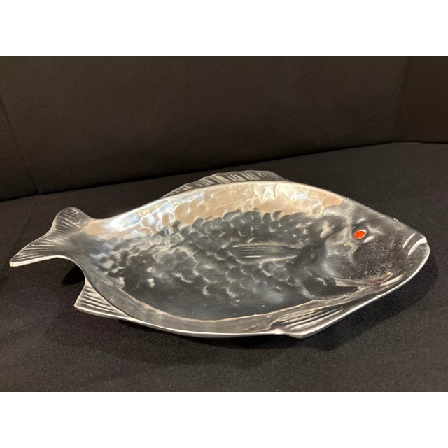 Beautiful for display or serving, this classic aluminum fish platter from Arthur Court makes a statement about your taste...