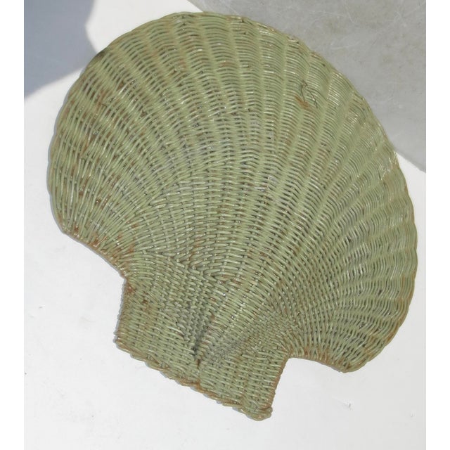 Wicker weave patio tray in grass green with varnished finish. Mid-century scallop-shaped tray in wicker for a patio set,...