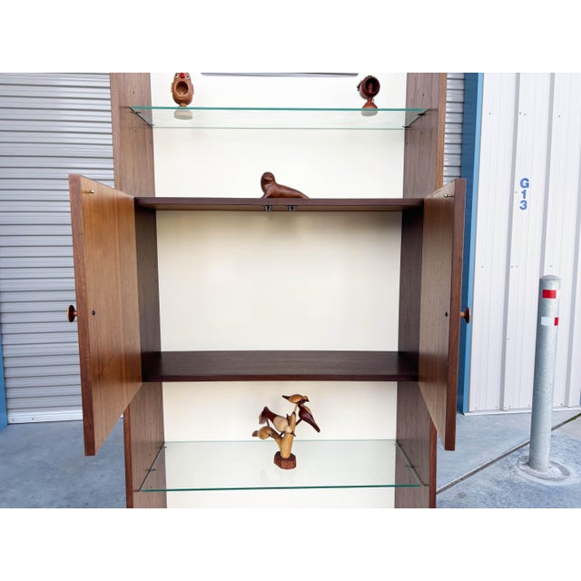 1960s Pair of Mid Century Walnut Bookcase by Kipp Stewart for Glenn of California For Sale - Image 17 of 17