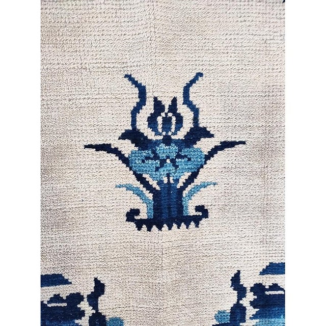 Ivory 1880s Ivory Medallion Antique Chinese Ningxia Rug 5' 4" X 8' 3" Handknotted Wool For Sale - Image 8 of 8