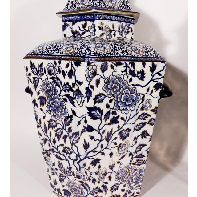 Traditional Mason's Ironstone Blue and White Hexagonal Covered Potpourri Jars For Sale - Image 3 of 9