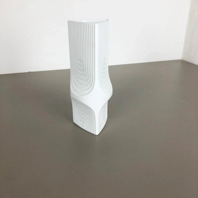 German Op Art Biscuit Porcelain Vase from Ak Kaiser, Germany, 1970s For Sale - Image 3 of 14