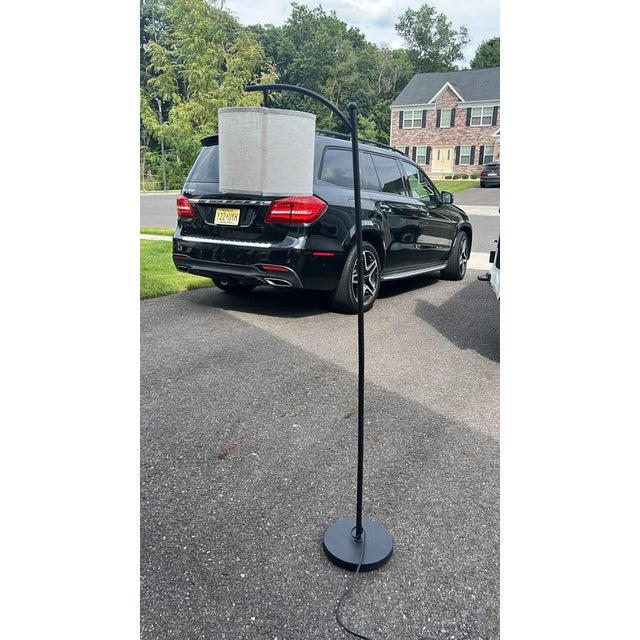 Modern Modern Black Metal Arc Floor Lamp With Linen Drum Shade For Sale - Image 3 of 5