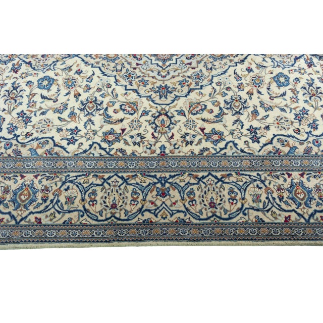 Hand-Knotted Kashan Rug in Wool For Sale - Image 9 of 13